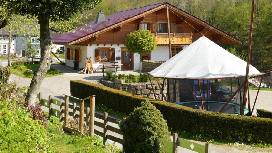 Haus Alpenrose Zum Vic Apartamento Wermelskirchen Exterior foto